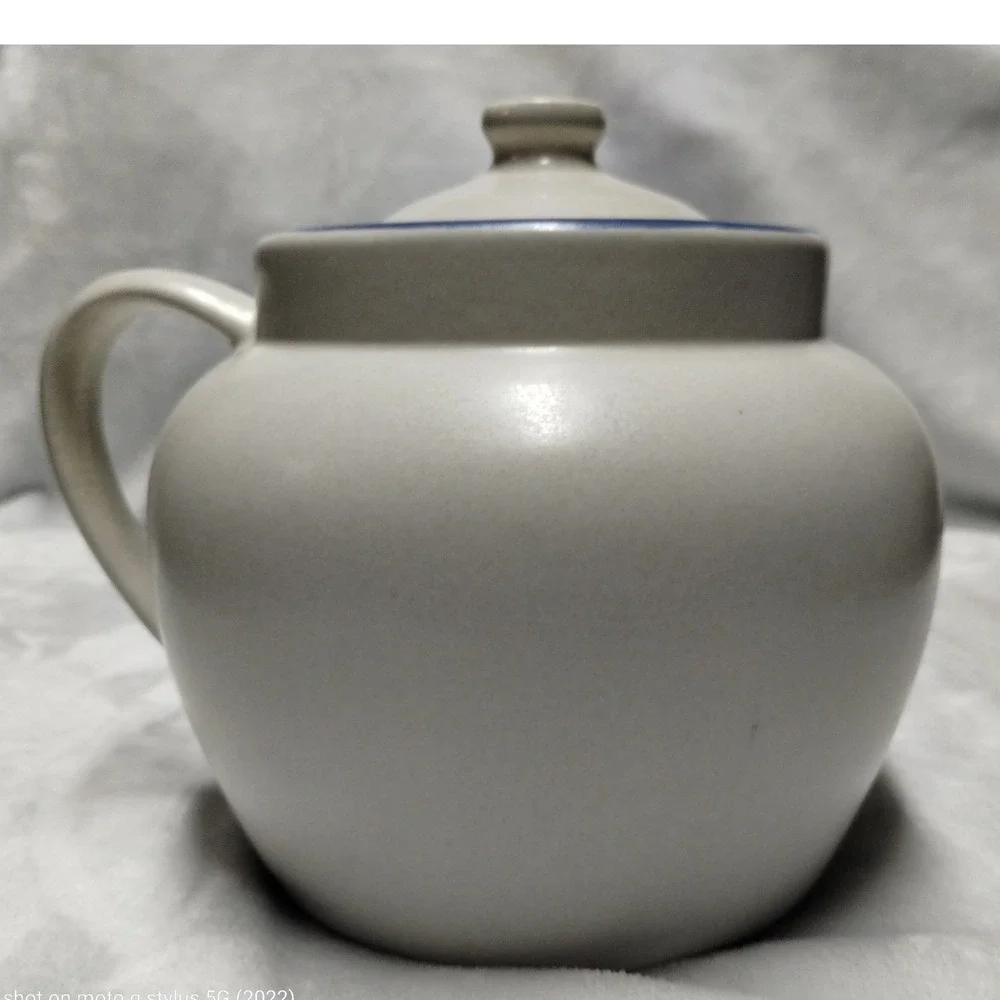 Pfaltzgraff Yorktowne Bean Pot Crock w‎ Lid Blue Floral USA Stoneware